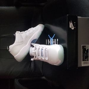 AIR JORDAN 11 RETRO LOW (GS) 'Legend Blue'